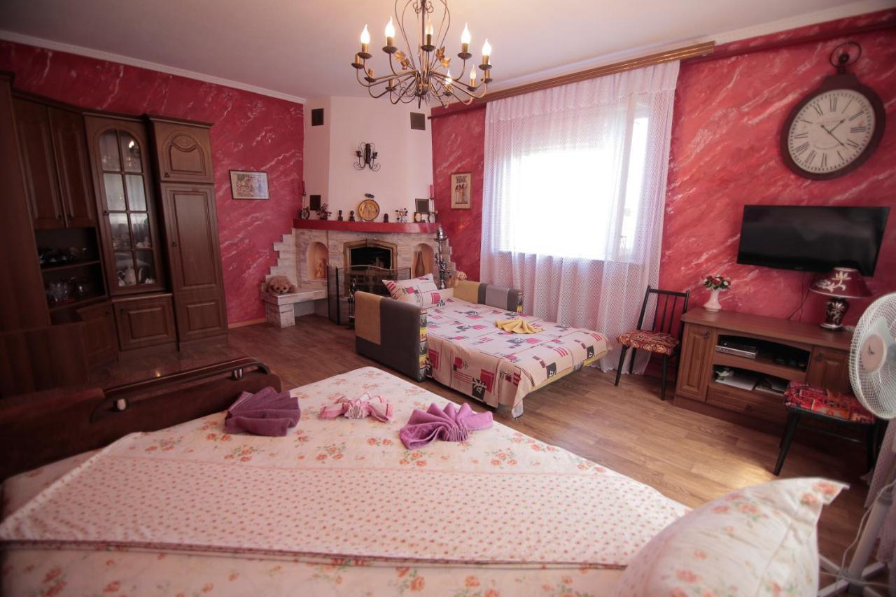 Guest House Kamenny Dom Karolino-Buhaz Eksteriør bilde