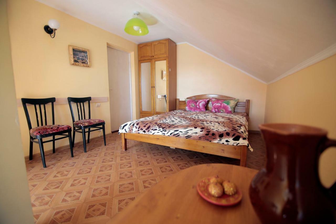 Guest House Kamenny Dom Karolino-Buhaz Eksteriør bilde