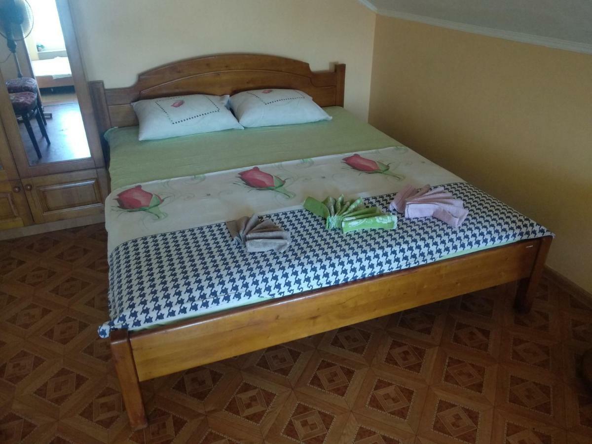 Guest House Kamenny Dom Karolino-Buhaz Eksteriør bilde